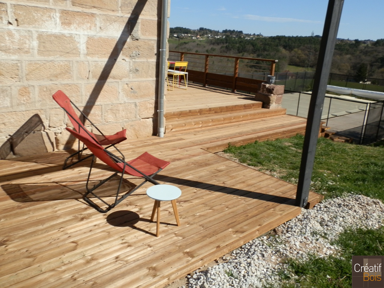 Terrasse en Pin Rouge du Nord COSNAC - 19 Corrèze Terrasse en Pin Rouge du Nord COSNAC - 19 Corrèze