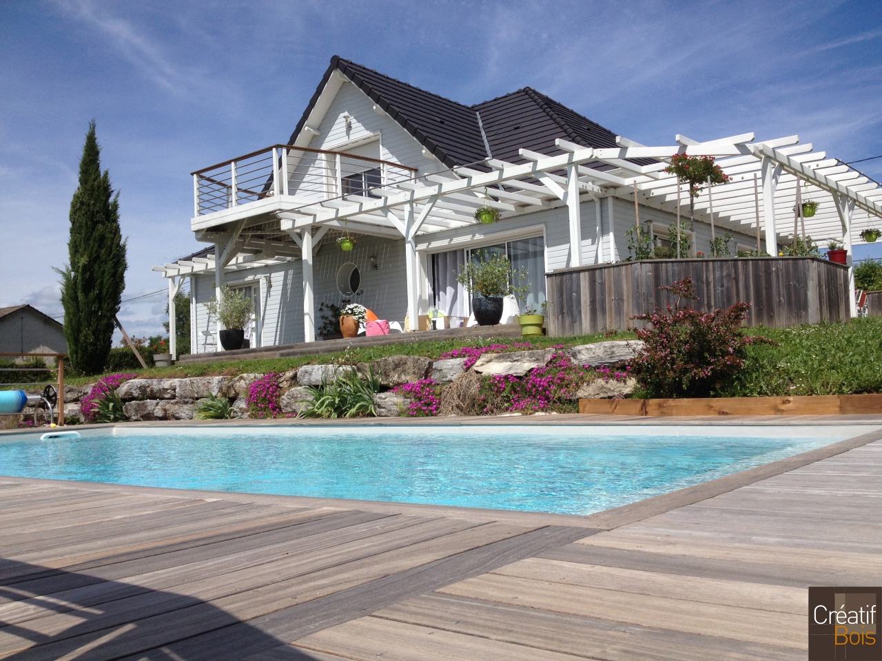 Plage de piscine en Padouk et Piscine bois VARETZ - 19 Corrèze Plage de piscine en Padouk et Piscine bois VARETZ - 19 Corrèze