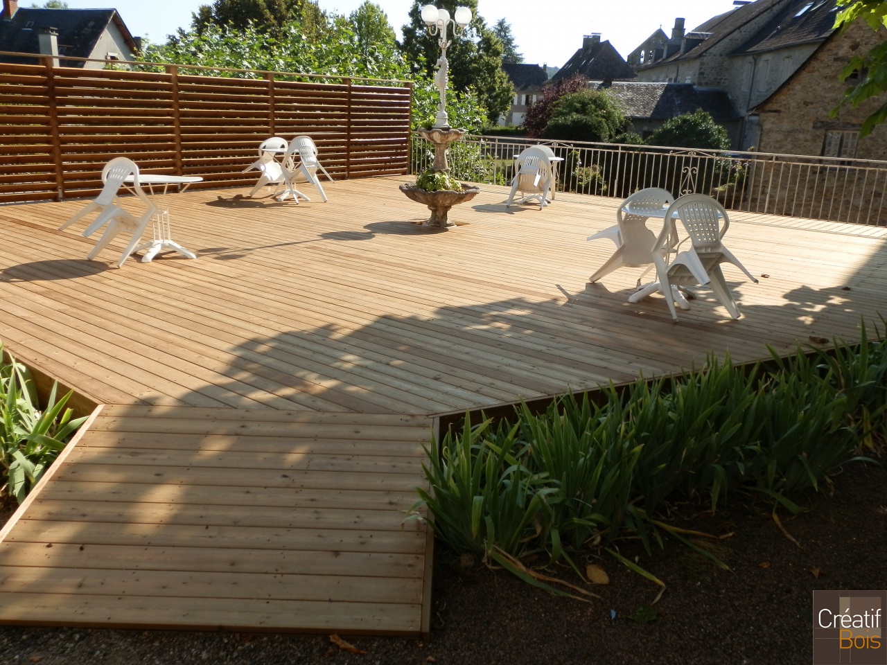 Terrasse en Pin Rouge du Nord La ROCHE CANILLAC - 19 Corrèze Terrasse en Pin Rouge du Nord La ROCHE CANILLAC - 19 Corrèze