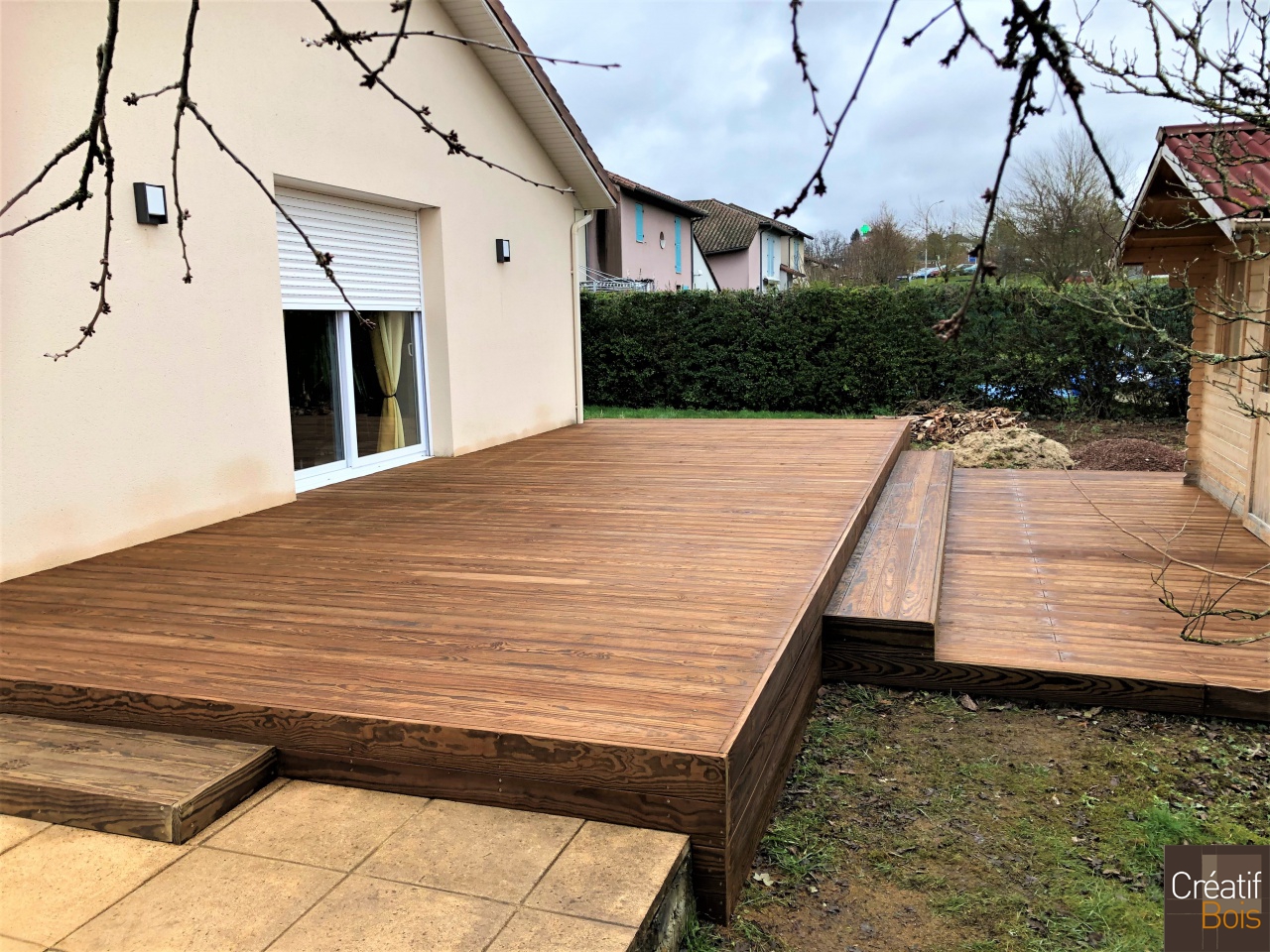 Terrasse avec marche en Pin de Caroline FEYTIAT - 87 Haute Vienne Terrasse avec marche en Pin de Caroline FEYTIAT - 87 Haute Vienne