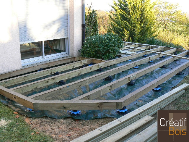 Terrasse Bois en cours de construction AIXE SUR VIENNE Haute Vienne 87