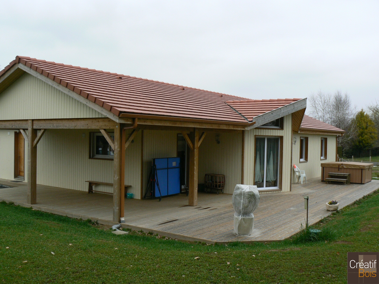 Terrasse Bois COUSSAC BONNEVAL - Haute Vienne 87 Terrasse Bois COUSSAC BONNEVAL - Haute Vienne 87