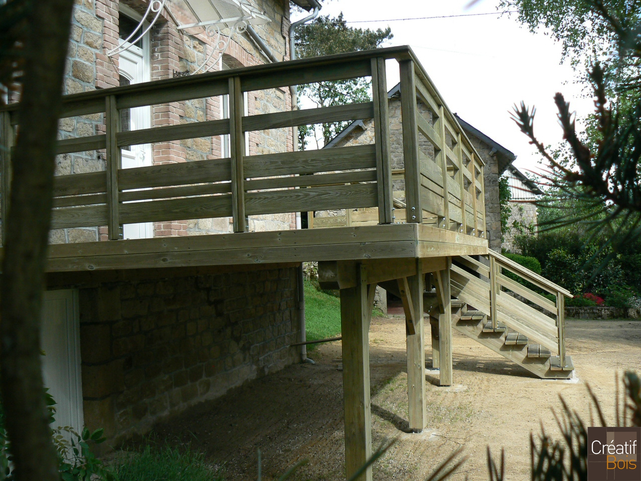 Garde-Corps bois Valosa sur terrasse sur Poteaux EYREIN - Corrèze 19 Garde-Corps bois Valosa sur terrasse sur Poteaux EYREIN - Corrèze 19