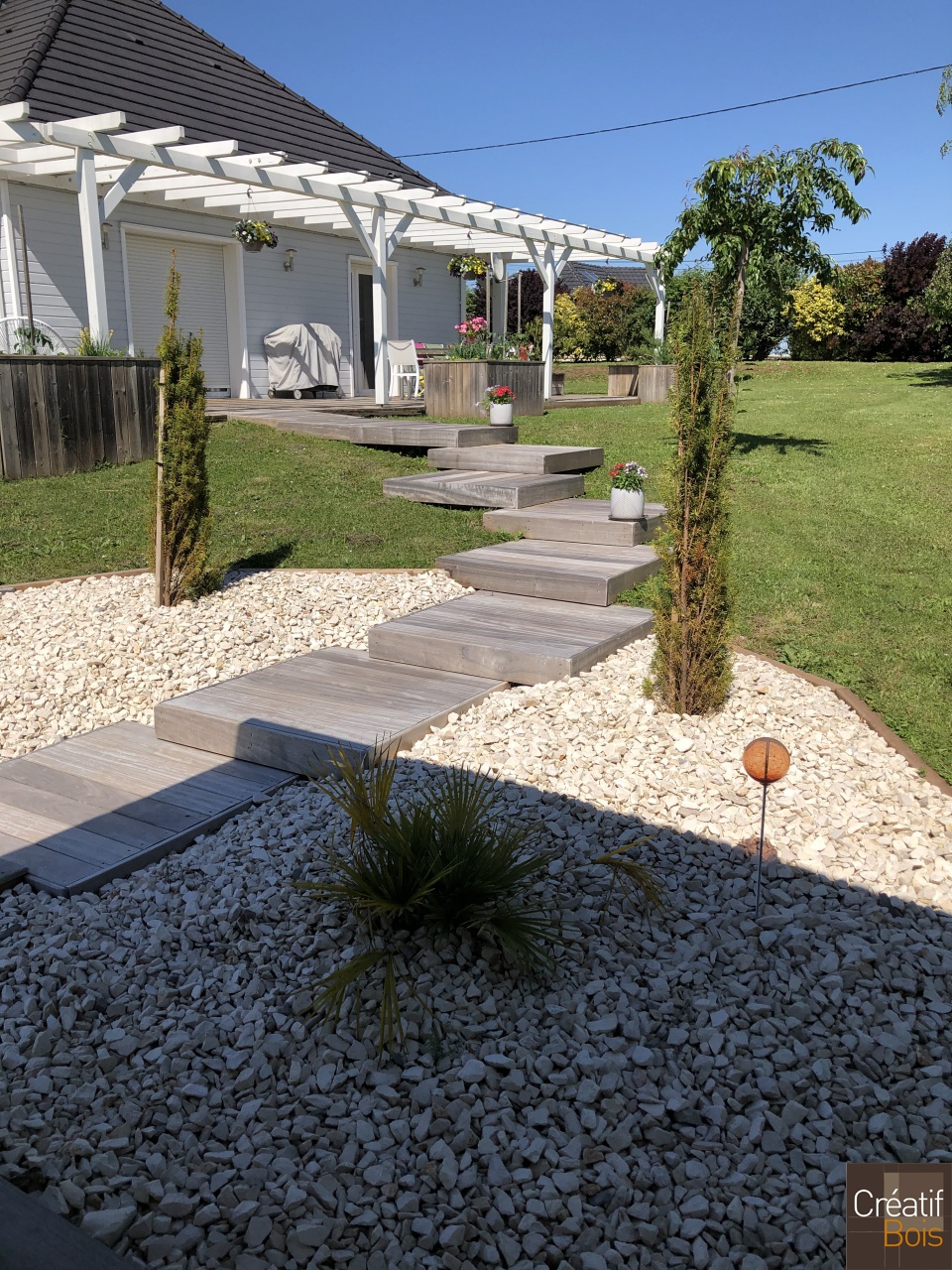 Escalier palier en Padouk VARETZ - 19 Corrèze Limousin Escalier palier en Padouk VARETZ - 19 Corrèze Limousin