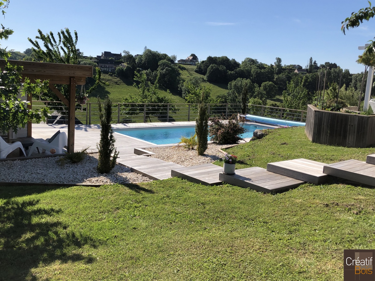 Escalier palier en Padouk VARETZ - 19 Corrèze Limousin Escalier palier en Padouk VARETZ - 19 Corrèze Limousin