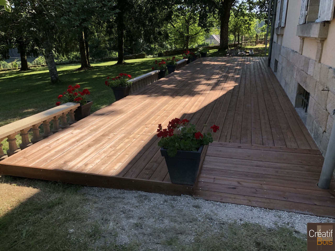 Terrasse en Pin Rouge du Nord - LA ROCHE CANILLAC - 19 Corrèze Limousin Terrasse en Pin Rouge du Nord - LA ROCHE CANILLAC - 19 Corrèze Limousin