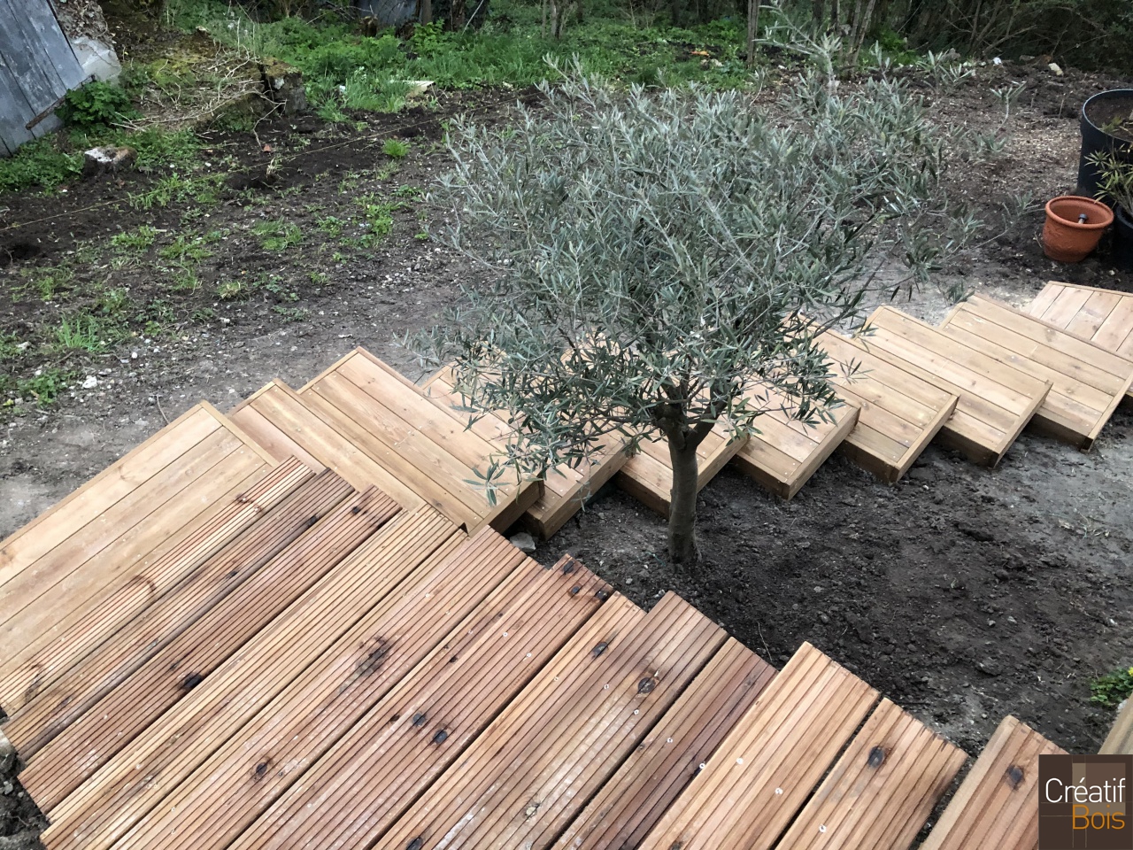 Escalier "palier" en Pin Rouge du Nord - COSNAC - 19 Corrèze Escalier "palier" en Pin Rouge du Nord - COSNAC - 19 Corrèze