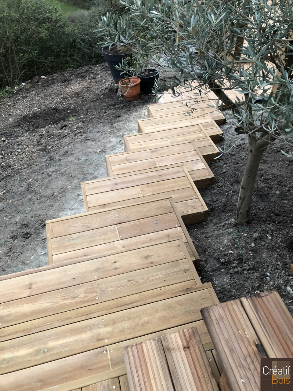 Escalier en Pin Rouge du Nord - COSNAC - 19 Corrèze Escalier en Pin Rouge du Nord - COSNAC - 19 Corrèze