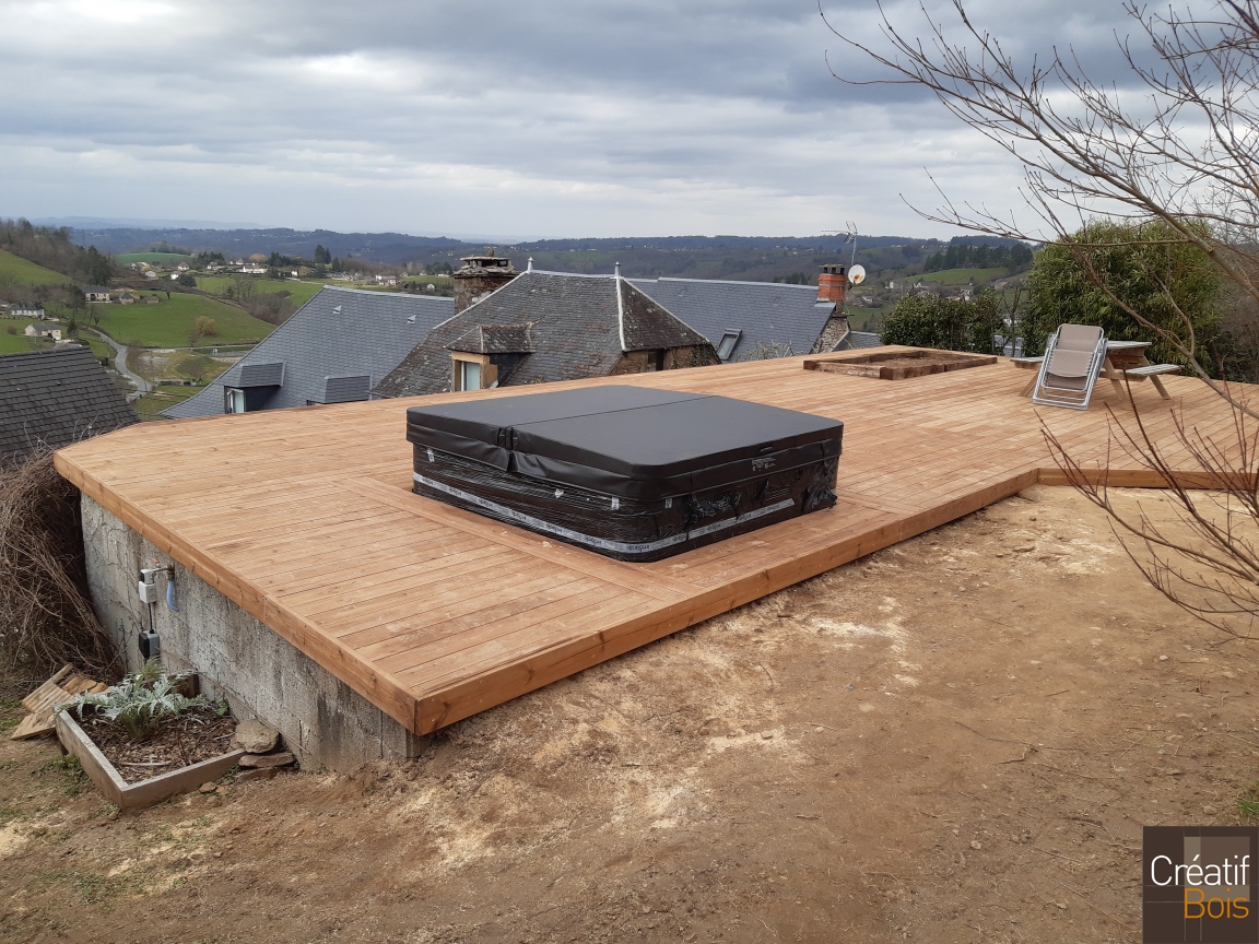 Terrasse autour d'un SPA en Pin Rouge du Nord - DAMPNIAT - 19 Corrèze Terrasse autour d'un SPA en Pin Rouge du Nord - DAMPNIAT - 19 Corrèze