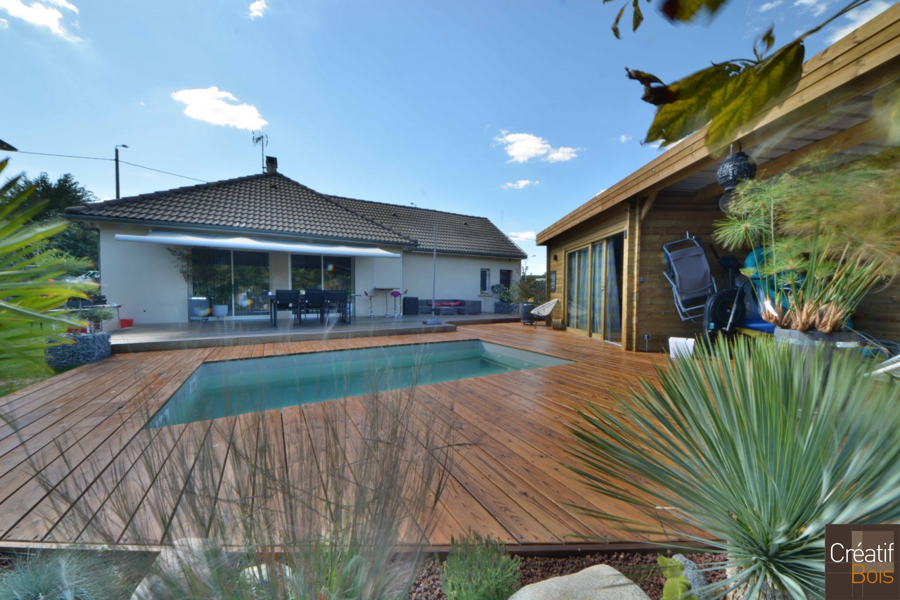 Plage de piscine Pin Rouge du Nord et Poolhouse - BRIVE -19 Corrèze Plage de piscine Pin Rouge du Nord et Poolhouse - BRIVE -19 Corrèze