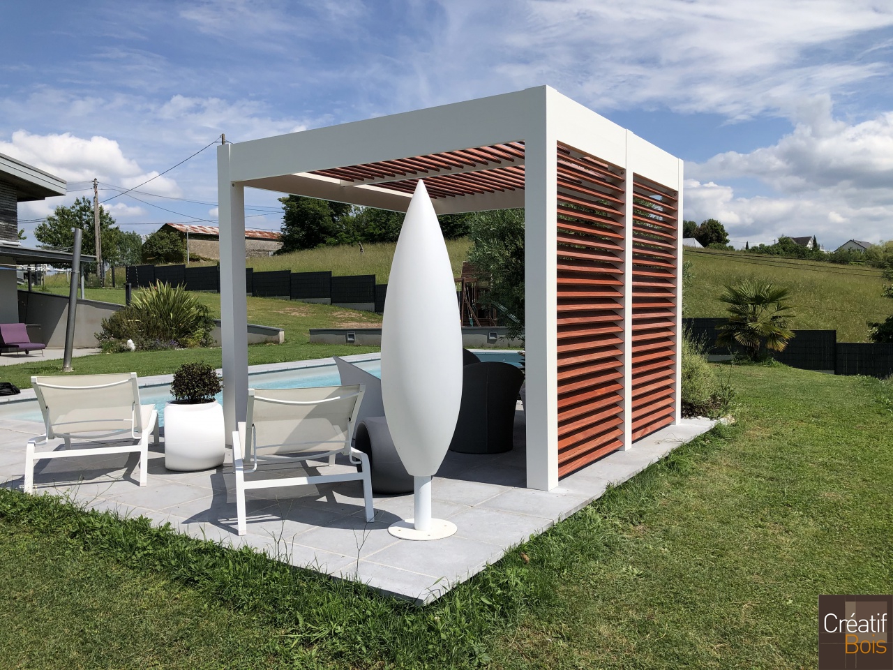 Pergola avec lames en bois Padouk - VARETZ - 19 Corrèze   Pergola avec lames en bois Padouk - VARETZ - 19 Corrèze