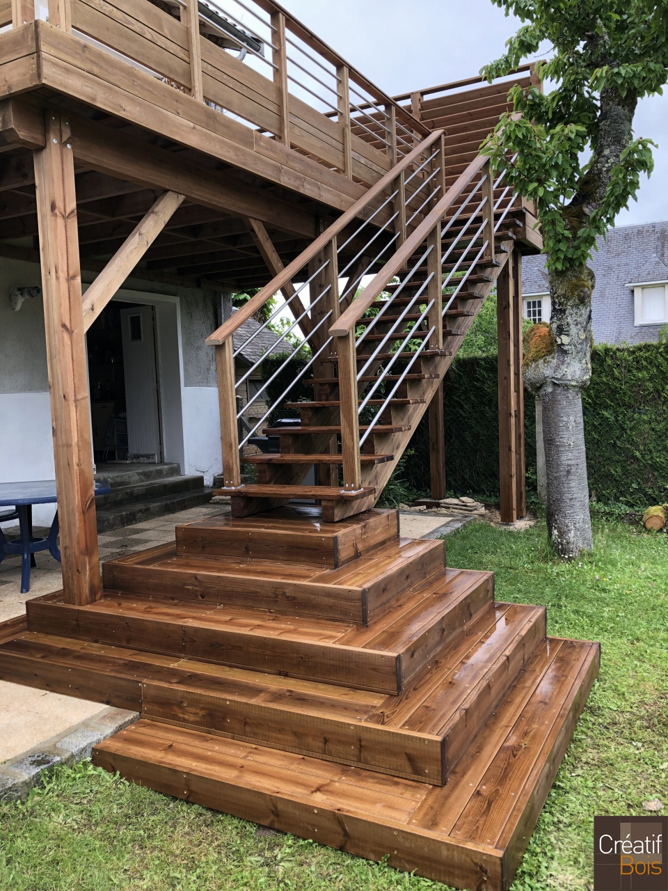 Escalier en Pin Rouge du Nord garde-corps Eila et Corrèza - LIMOGES - 87 Haute Vienne  Escalier en Pin Rouge du Nord garde-corps Eila et Corrèza - LIMOGES - 87 Haute Vienne