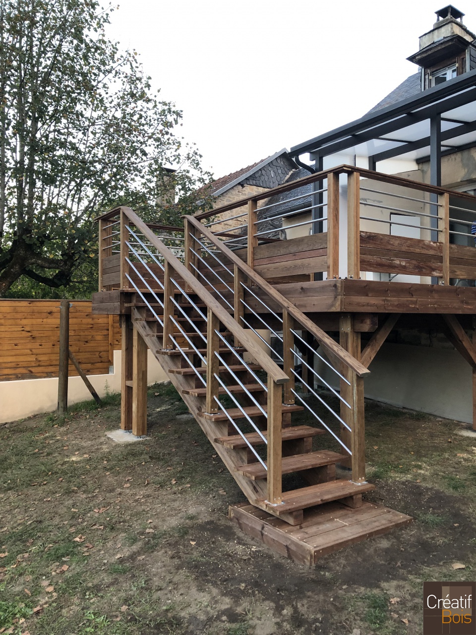 Terrasse Autoportante avec Platelage en Pin Rouge du Nord et Garde-corps "Corrèza et Eila" - CORNIL - 19 Corrèze Terrasse Autoportante avec Platelage en Pin Rouge du Nord et Garde-corps "Corrèza et Eila" - CORNIL - 19 Corrèze