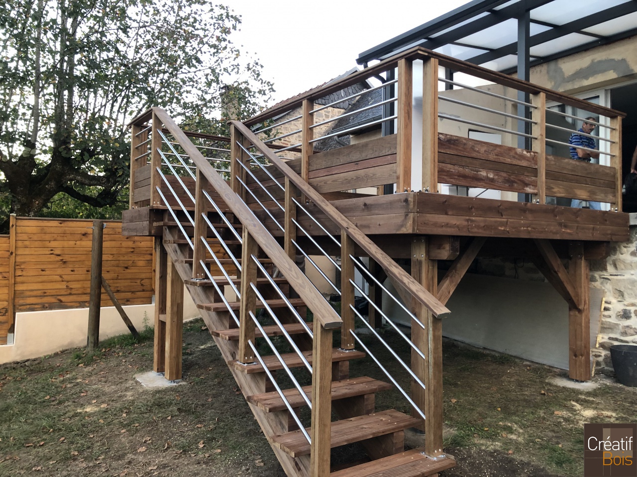 Escalier devant Terrasse Autoportante avec Garde-Corps "Eila" - CORNIL - 19 Corrèze Escalier devant Terrasse Autoportante avec Garde-Corps "Eila" - CORNIL - 19 Corrèze