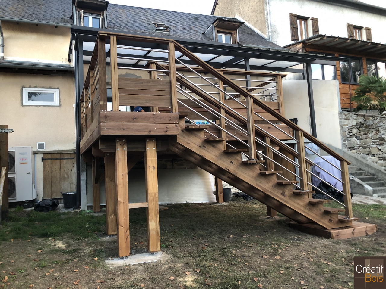 Escalier devant Terrasse Autoportante avec Garde-Corps "Eila et Corrèza" - CORNIL - 19 Corrèze Escalier devant Terrasse Autoportante avec Garde-Corps "Eila et Corrèza" - CORNIL - 19 Corrèze
