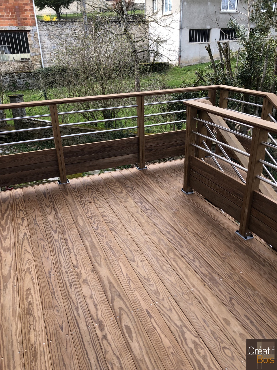 Terrasse Autoportante avec Platelage en Pin de Caroline, Garde-corps "Corrèza et Eila" et Escalier - LA GENEYROUSE - 87 Haute Vienne Terrasse Autoportante avec Platelage en Pin de Caroline, Garde-corps "Corrèza et Eila" et Escalier - LA GENEYROUSE - 87 Haute Vienne