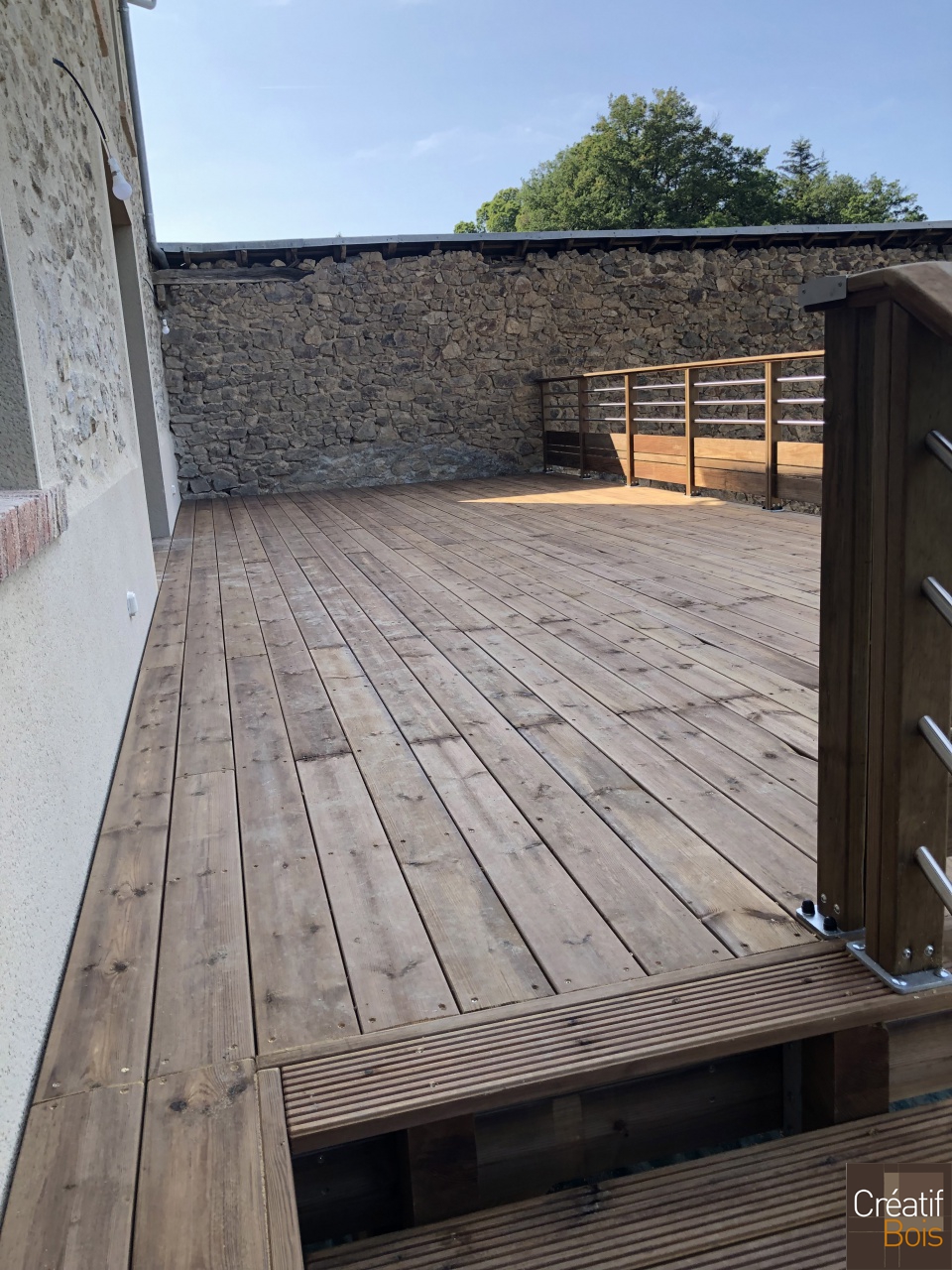 Structure Autoportante avec Escalier en Pin Rouge du Nord Garde Corps "Corrèza et Eila" pour le gîte "Cogite à Condat" GRAND BOURG - 23 Creuse Structure Autoportante avec Escalier en Pin Rouge du Nord Garde Corps "Corrèza et Eila" pour le gîte "Cogite à Condat" GRAND BOURG - 23 Creuse