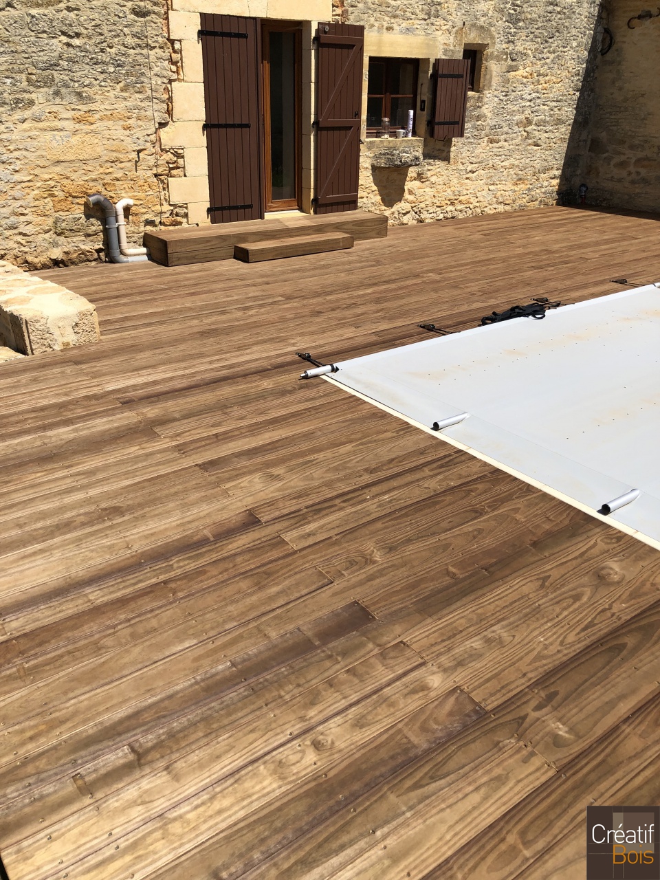 Plage de piscine en Pin de Caroline - ARCHIGNAC - 24 Dordogne Plage de piscine en Pin de Caroline - ARCHIGNAC - 24 Dordogne