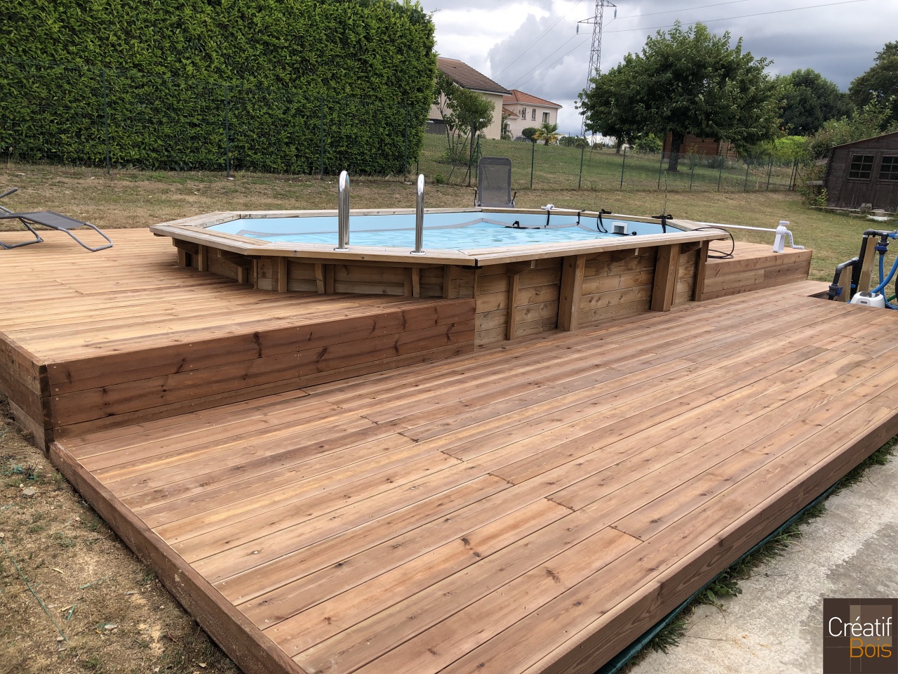 Plage de piscine en Pin Rouge du Nord sur structure autoportante - BOISSEUIL 87 Haute-Vienne Plage de piscine en Pin Rouge du Nord sur structure autoportante - BOISSEUIL 87 Haute-Vienne