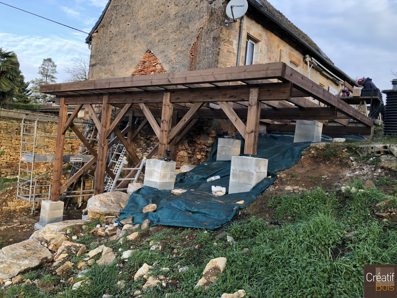 Structure autoportante en cours de réalisation - TERRASSON 24 Dordogne Structure autoportante en cours de réalisation - TERRASSON 24 Dordogne