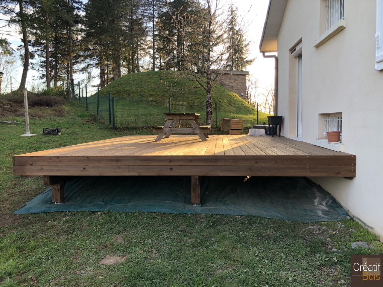 Structure Autoportante avec platelage en Pin Rouge du Nord - COSNAC - 19 Corrèze Structure Autoportante avec platelage en Pin Rouge du Nord - COSNAC - 19 Corrèze