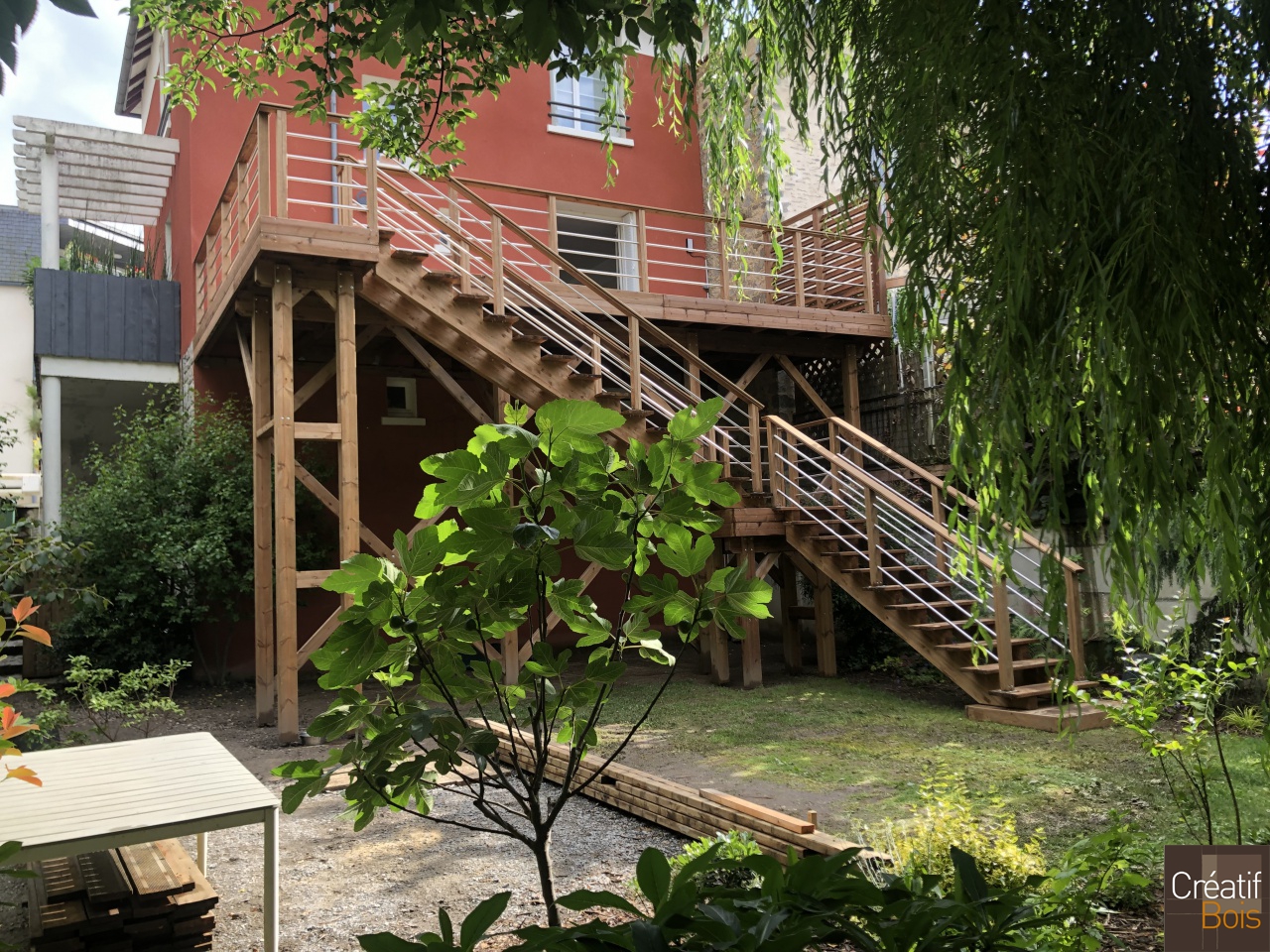 Terrasse autoportante d'une hauteur de 4.50m avec garde-corps Eila et escalier et brise vue- LIMOGES 87 Haute-Vienne Terrasse autoportante d'une hauteur de 4.50m avec garde-corps Eila et escalier et brise vue- LIMOGES 87 Haute-Vienne