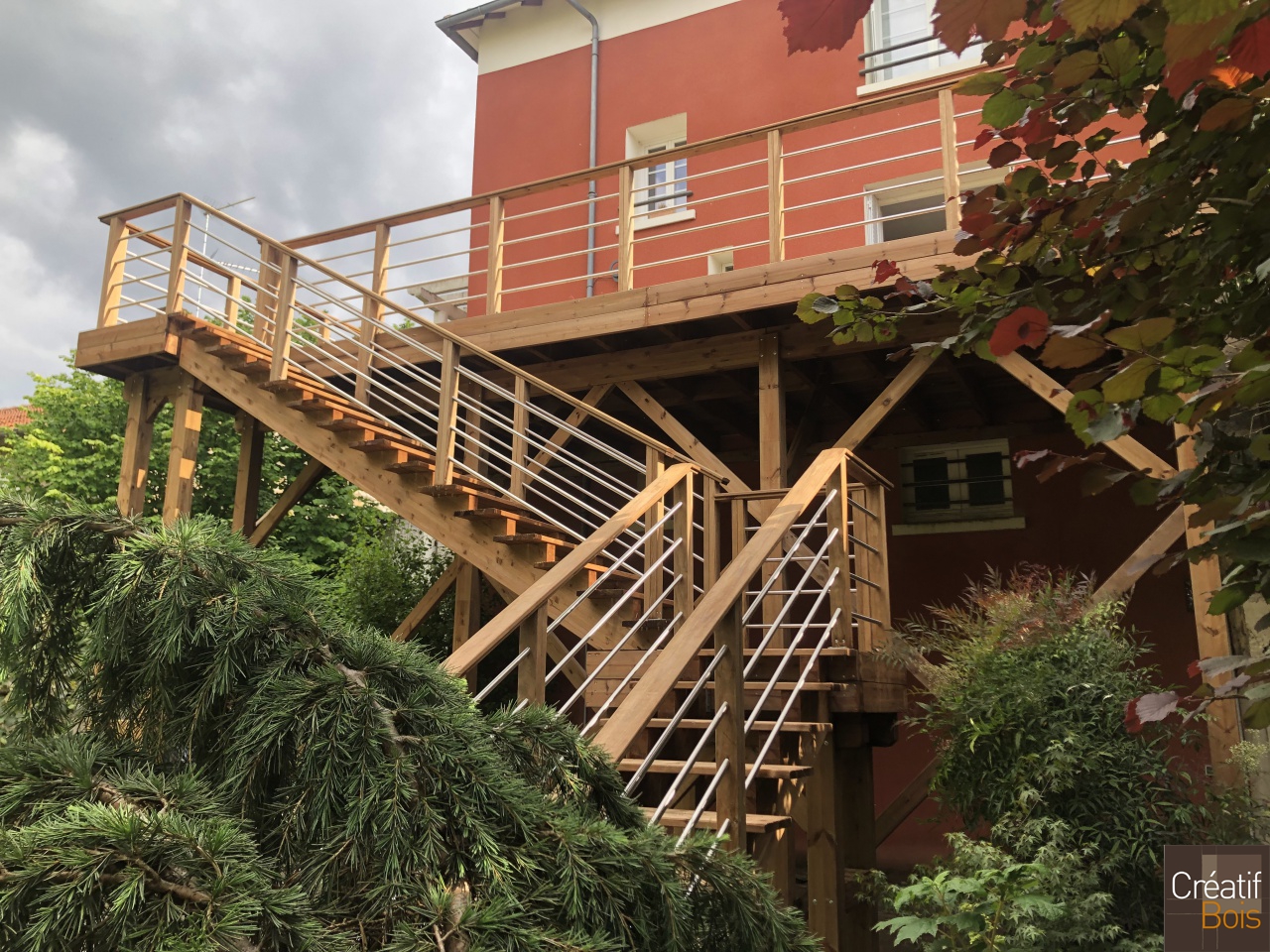Terrasse autoportante d'une hauteur de 4.50m avec garde-corps Eila et escalier et brise vue - LIMOGES 87 Haute-Vienne Terrasse autoportante d'une hauteur de 4.50m avec garde-corps Eila et escalier et brise vue - LIMOGES 87 Haute-Vienne