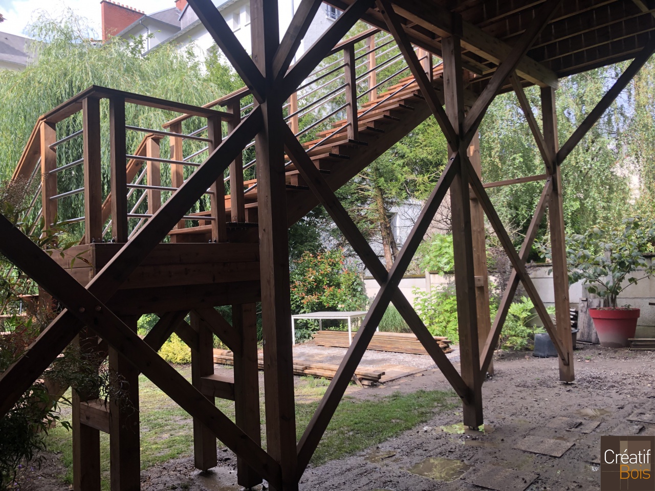 Terrasse autoportante d'une hauteur de 4.50m avec garde-corps Eila - LIMOGES 87 Haute-Vienne Terrasse autoportante d'une hauteur de 4.50m avec garde-corps Eila - LIMOGES 87 Haute-Vienne