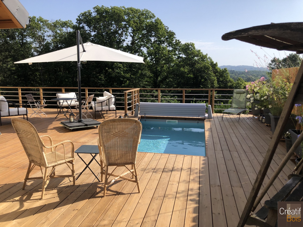 Plage de piscine en Pin Rouge du Nord garde-corps "Eila" - USSAC 19 Corrèze Plage de piscine en Pin Rouge du Nord garde-corps "Eila" - USSAC 19 Corrèze