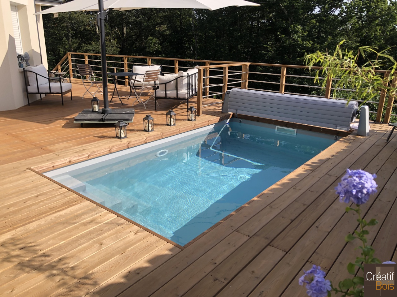 Plage de piscine en Pin Rouge du Nord garde-corps "Eila" - USSAC 19 Corrèze Plage de piscine en Pin Rouge du Nord garde-corps "Eila" - USSAC 19 Corrèze