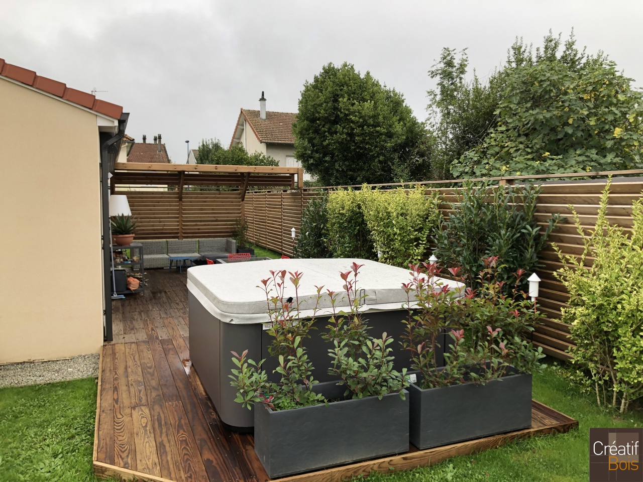 Structure renforcée pour un SPA en Pin de Caroline avec brise soleil et palissade - PANAZOL 87 Haute Vienne Structure renforcée pour un SPA en Pin de Caroline avec brise soleil et palissade - PANAZOL 87 Haute Vienne