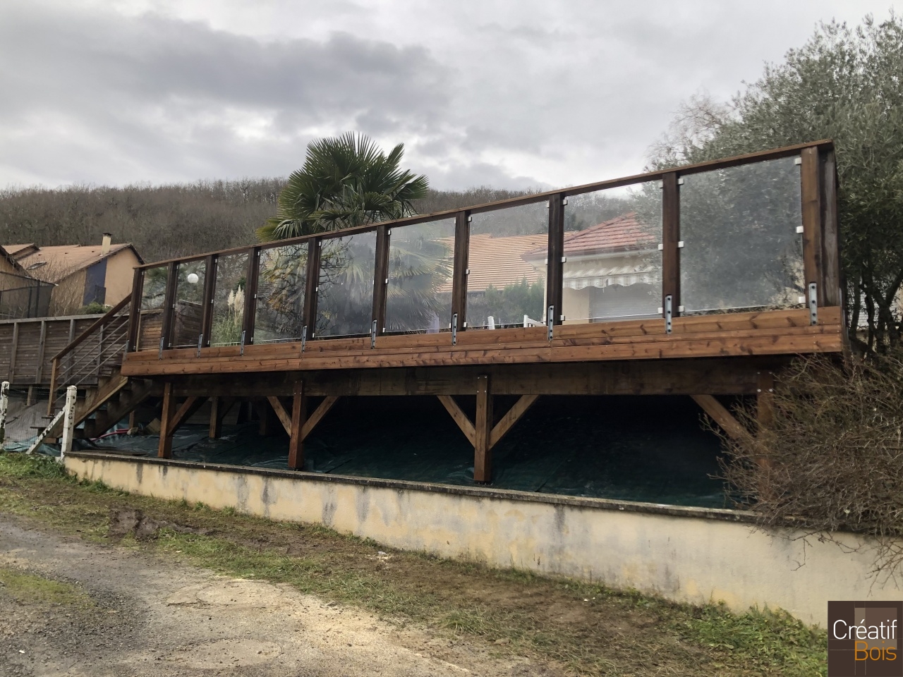 Structure autoportante platelage en Pin Rouge du Nord et Garde-Corps en Verre - LISSAC 19 Corrèze Structure autoportante platelage en Pin Rouge du Nord et Garde-Corps en Verre - LISSAC 19 Corrèze