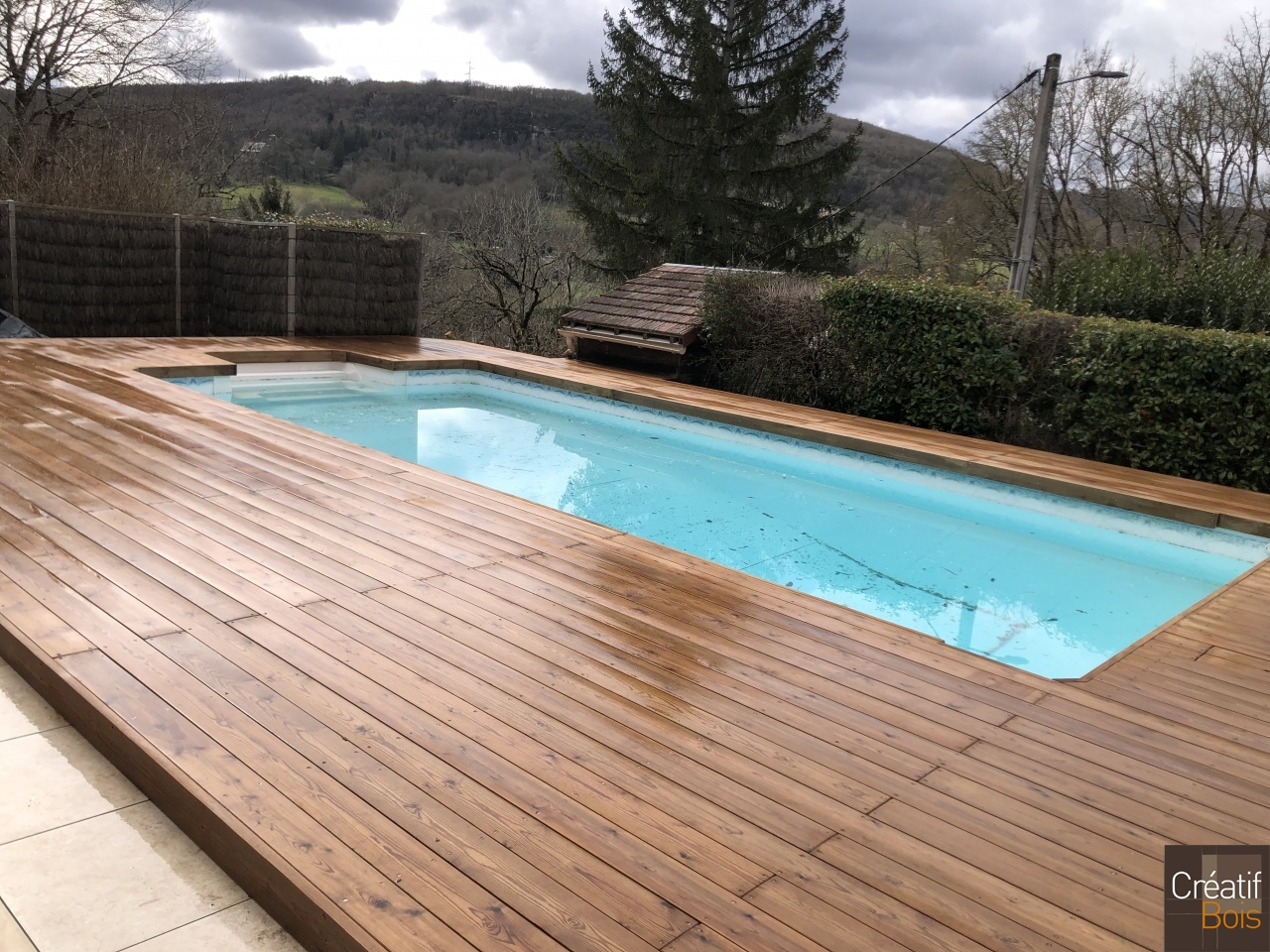 Plage de piscine en Pin Rouge du Nord - Saint Cernin 19 Corrèze Plage de piscine en Pin Rouge du Nord - Saint Cernin 19 Corrèze