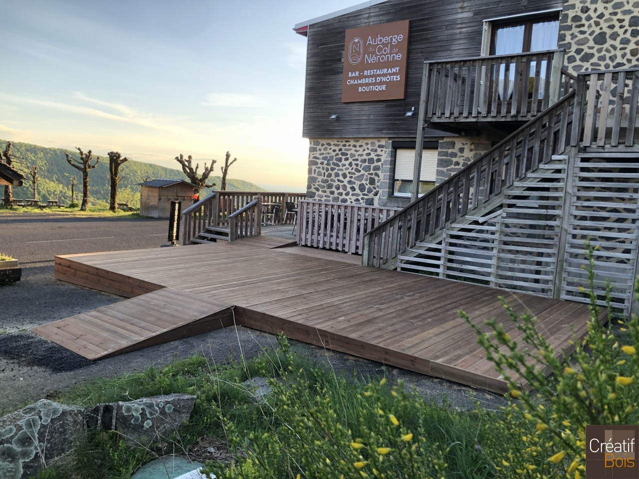 Terrasse bois sur Sol Stable en Pin Rouge du Nord - Auberge du Col de Neronne - SAINT PAUL DE SALERS 15 Cantal Terrasse bois sur Sol Stable en Pin Rouge du Nord - Auberge du Col de Neronne - SAINT PAUL DE SALERS 15 Cantal