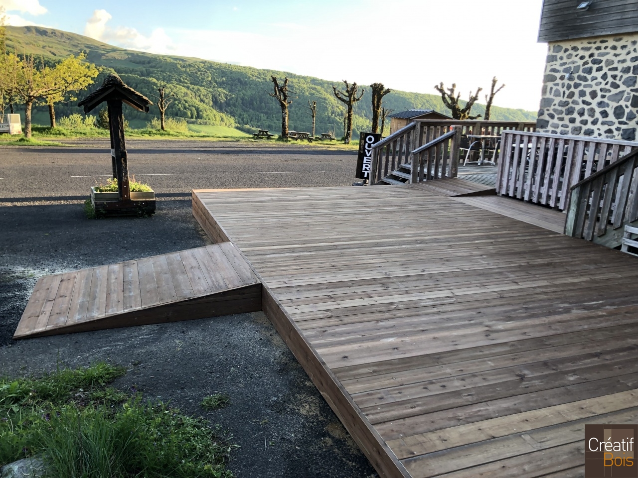 Terrasse bois sur Sol Stable en Pin Rouge du Nord - Auberge du Col de Neronne - SAINT PAUL DE SALERS 15 Cantal Terrasse bois sur Sol Stable en Pin Rouge du Nord - Auberge du Col de Neronne - SAINT PAUL DE SALERS 15 Cantal