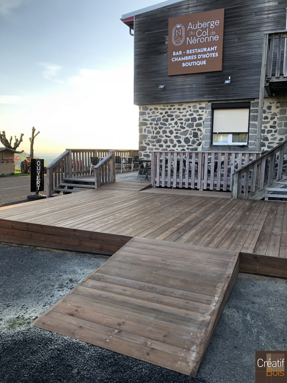 Terrasse bois sur Sol Stable en Pin Rouge du Nord - Auberge du Col de Neronne - SAINT PAUL DE SALERS 15 Cantal Terrasse bois sur Sol Stable en Pin Rouge du Nord - Auberge du Col de Neronne - SAINT PAUL DE SALERS 15 Cantal