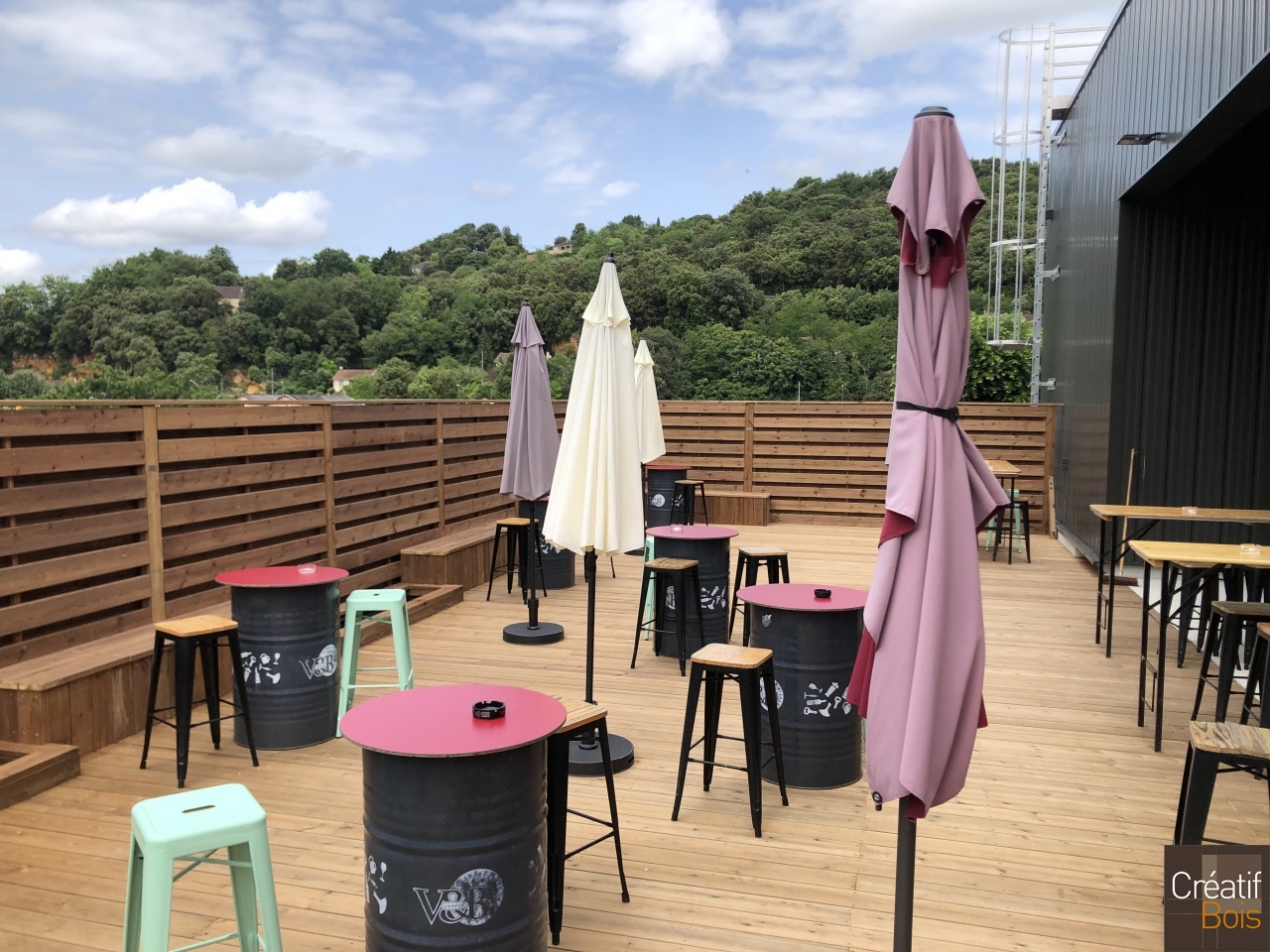 Terrasse en Pin Rouge du Nord Bancs Bac à fleurs Palissade - V&B de SARLAT 24 - Dordogne Terrasse en Pin Rouge du Nord Bancs Bac à fleurs Palissade - V&B de SARLAT 24 - Dordogne