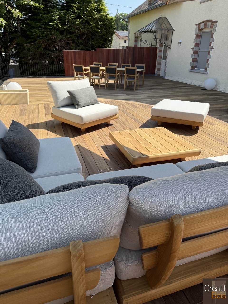 Terrasse en Padouk avec Brise vue en Padouk, Mobilier Alexander Rose La GENEYTOUSE - 87 Haute Vienne H Terrasse en Padouk avec Brise vue en Padouk, Mobilier Alexander Rose La GENEYTOUSE - 87 Haute Vienne H