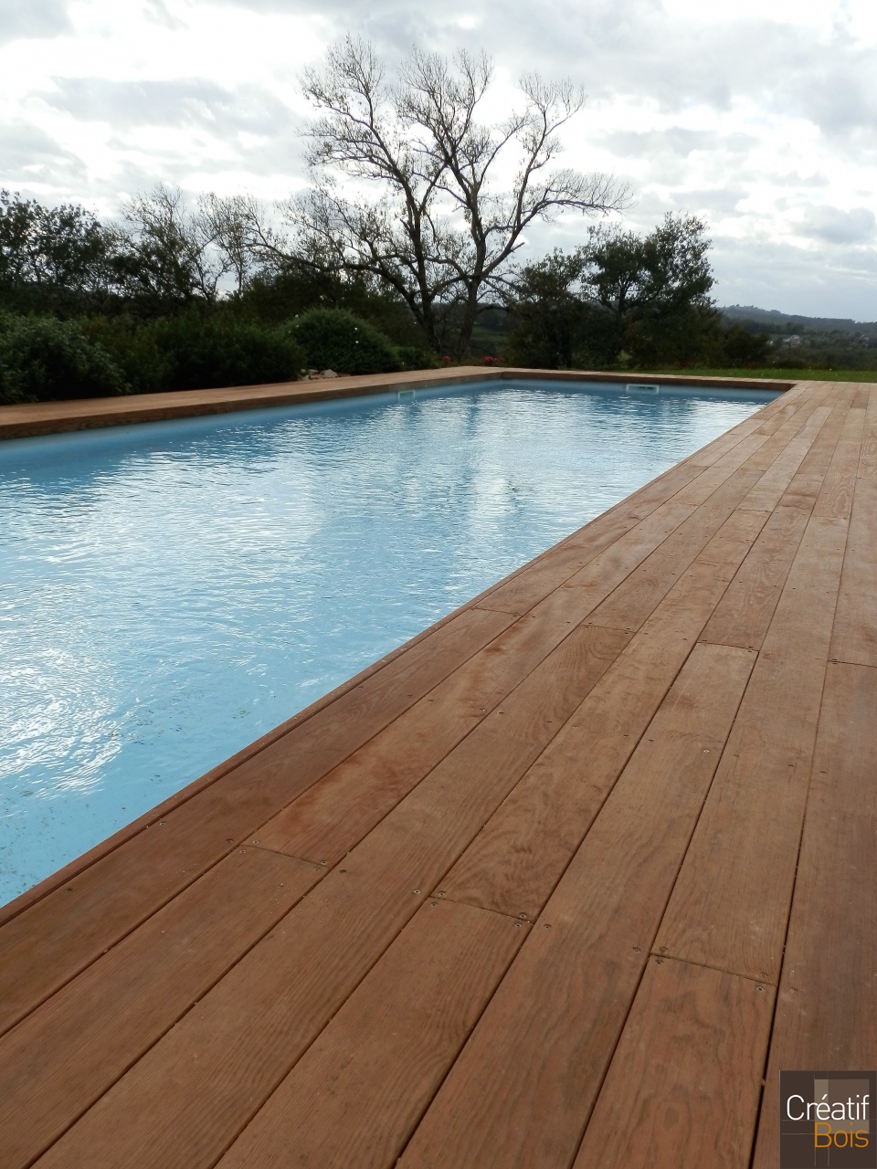 Plage de piscine rectangulaire sans margelle BRIVE - Corrèze 19 Plage de piscine rectangulaire sans margelle BRIVE - Corrèze 19