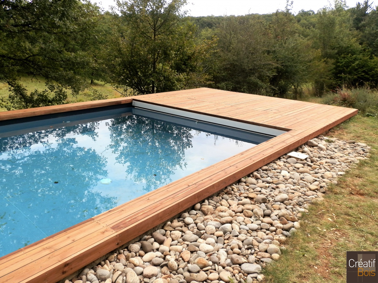 Plage de piscine en Pin Rouge du Nord SARRAZAC - Lot 46 Plage de piscine en Pin Rouge du Nord SARRAZAC - Lot 46